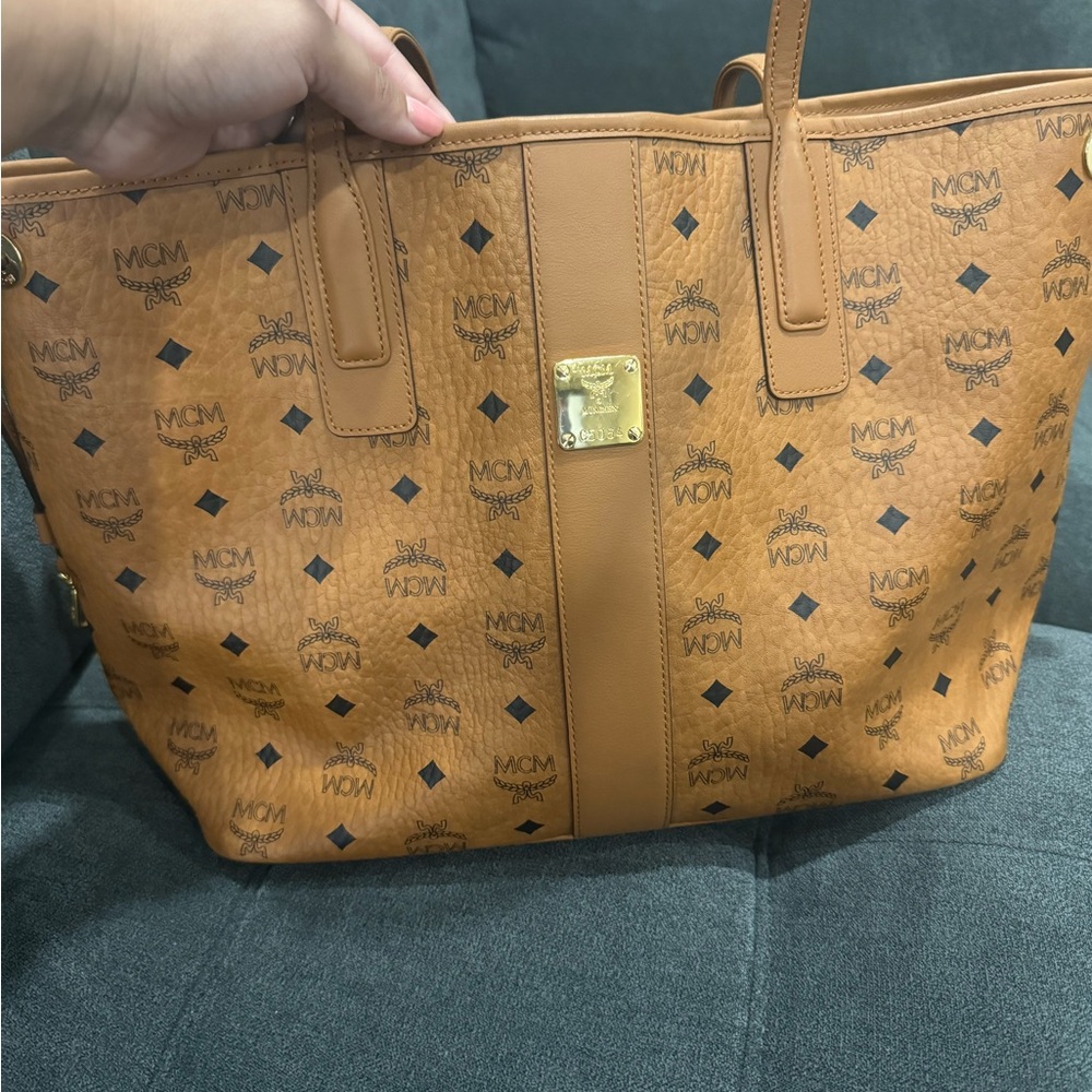 MCM
Liz Reversible Medium Visetos Tote Bag